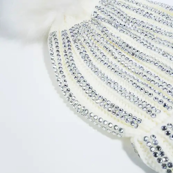 Pompom beanie hat - Picture 2 of 3